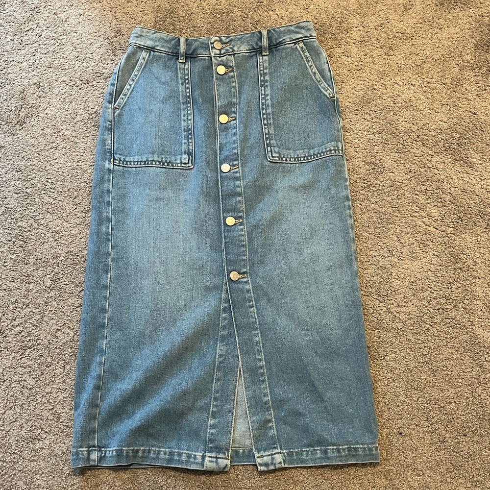 Contemporaine Size 6 Denim Button-Front Midi Skirt